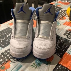 Jordan 5s size 5y.. fair condition